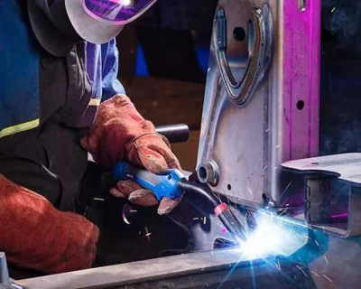 Безопасность сварки: Своевременная замена изношенных контактных наконечников - сохранение точности и стабильности (WeldSafe Essentials 14)