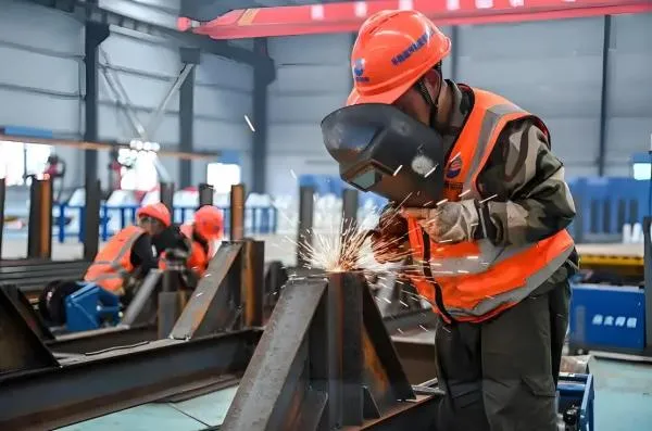 Soldadura de Aceros Estructurales Chinos Comunes: Q235 (GB/T 700) vs Q345 (GB/T 1591) - Guía práctica completa con equivalentes internacionales (ASTM, EN, JIS)