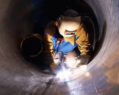 Seguridad en Soldadura: Prioridad a la ventilación en espacios confinados (WeldSafe Essentials 1)