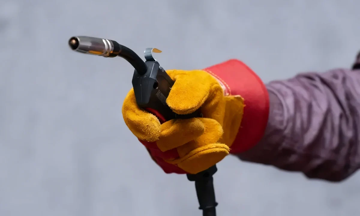 Segurança na soldagem: O papel do difusor de gás da tocha MIG (tela de gás) - essencial para a qualidade e a proteção (WeldSafe Essentials 16)