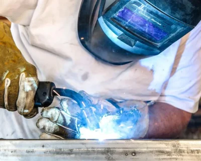 Welding Safety: Achieving High-Quality Welds – The Essential Guide to Selecting Shielding Gases (WeldSafe Essentials 20)