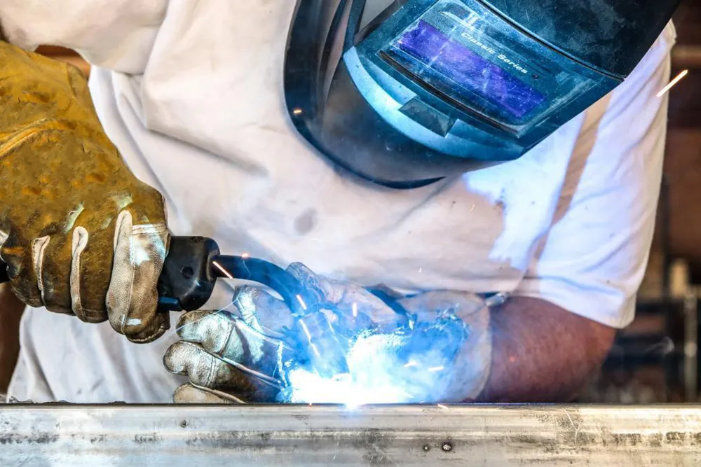 Welding Safety: Achieving High-Quality Welds – The Essential Guide to Selecting Shielding Gases (WeldSafe Essentials 20)
