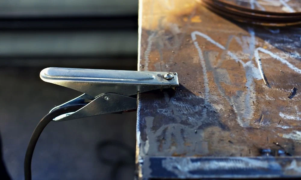 Seguridad en soldadura: Machine Case Grounding - The Hidden Shock You Never See Coming (WeldSafe Essentials 6)